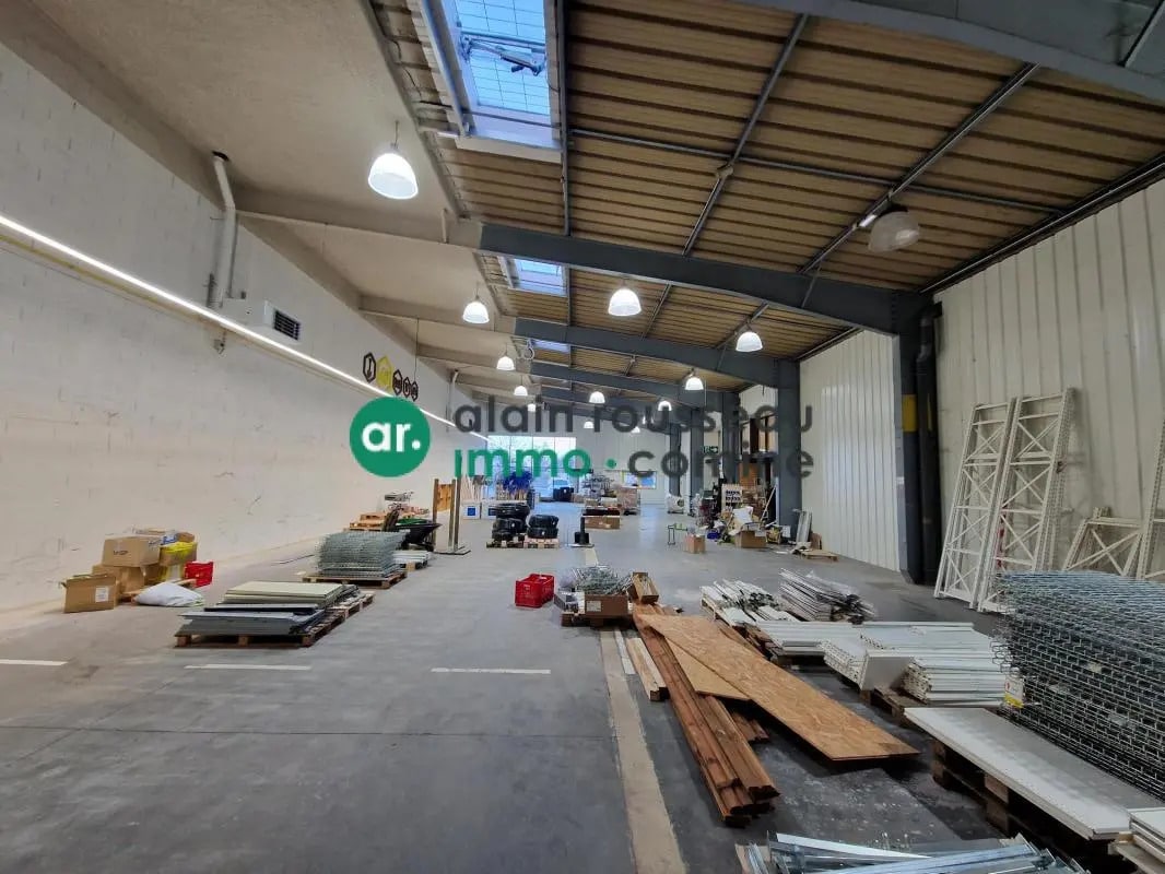 Local d’activités dans Les Ponts-de-Cé à louer Photo intérieure– Image 1 sur 3