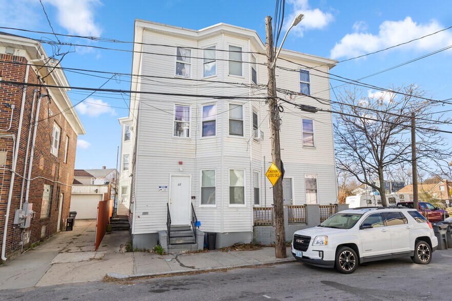 62 Russo St, Providence, RI à vendre - Photo de l’immeuble – Image 2 sur 39