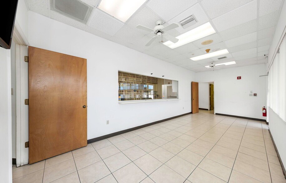 655 N Indiana Ave, Englewood, FL à vendre - Photo de l’immeuble – Image 2 sur 118