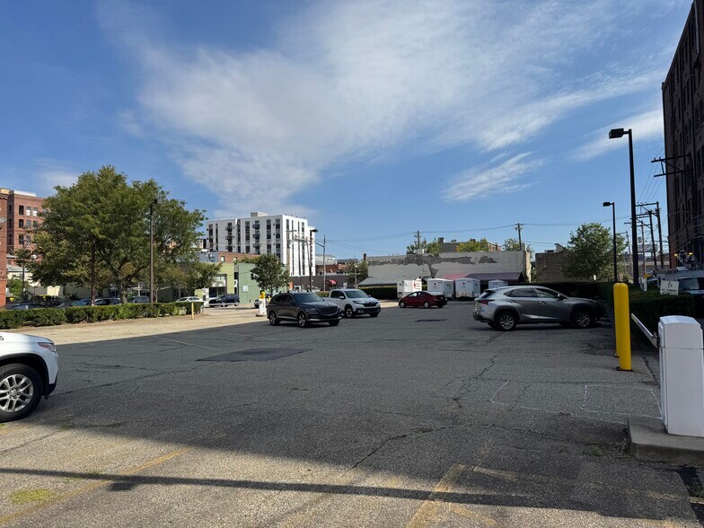 Development Opportunity - 2 Lots - .86AC portefeuille de 2 biens à vendre sur LoopNet.fr - Photo principale – Image 2 sur 5