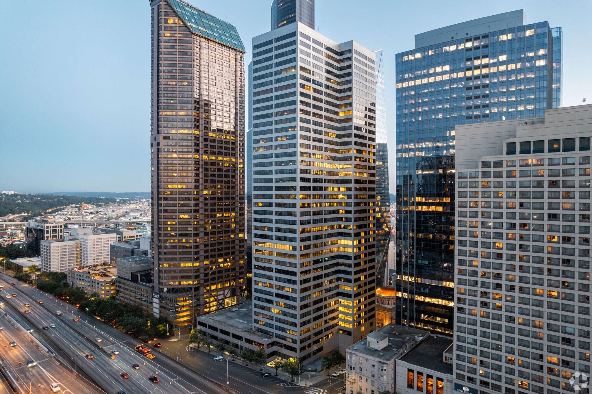 800 5th Ave, Seattle, WA à louer Photo principale– Image 1 sur 10