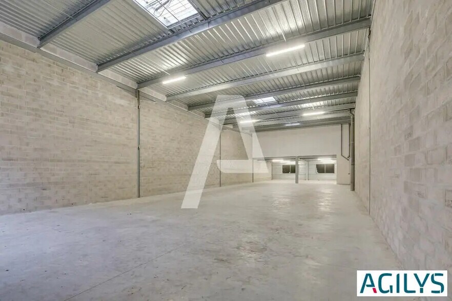 Industriel/Logistique dans Lisses à louer - Photo de l’immeuble – Image 3 sur 8