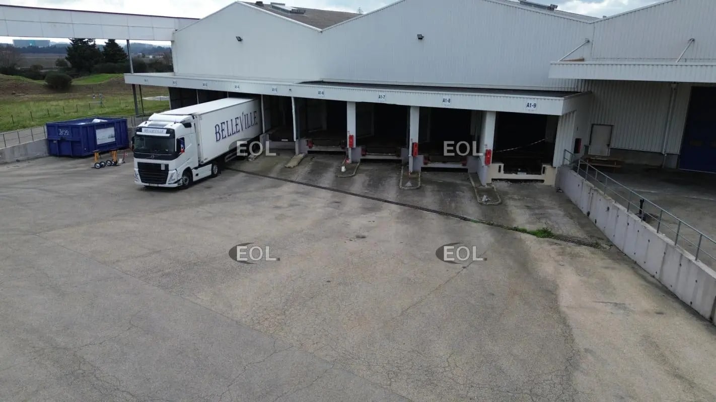 Industriel/Logistique dans Nîmes à louer Photo de l’immeuble– Image 1 sur 4