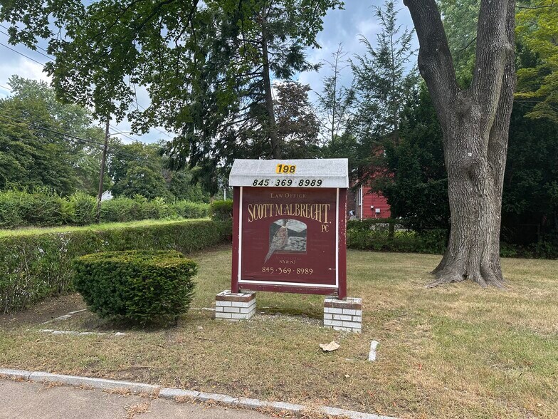 198 Orange Ave, Suffern, NY à louer - Photo de l’immeuble – Image 2 sur 9