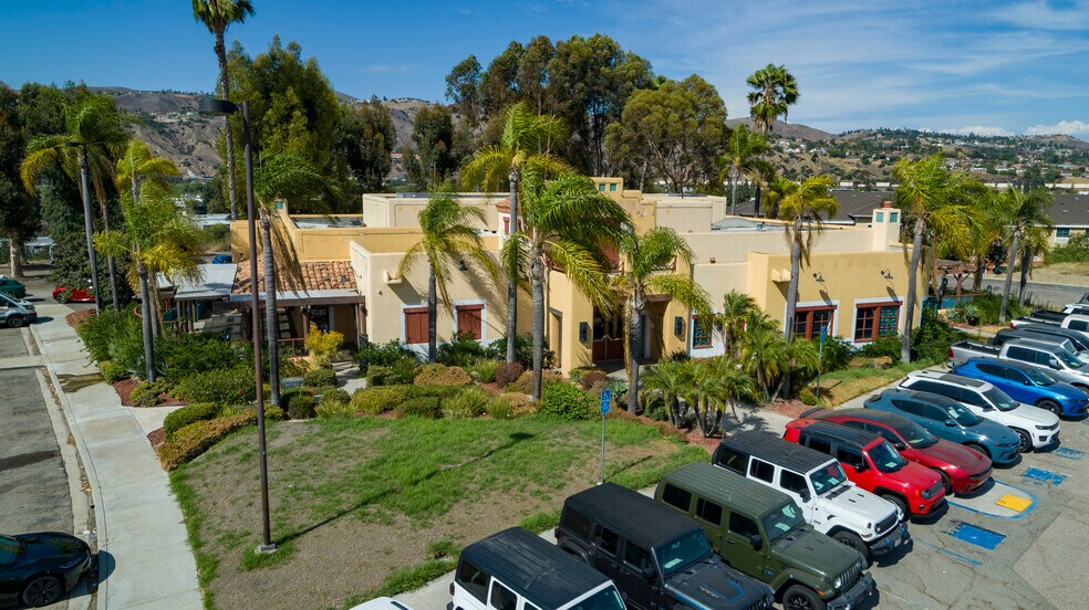 22699 Oakcrest Cir, Yorba Linda, CA à louer - Photo de l’immeuble – Image 2 sur 12