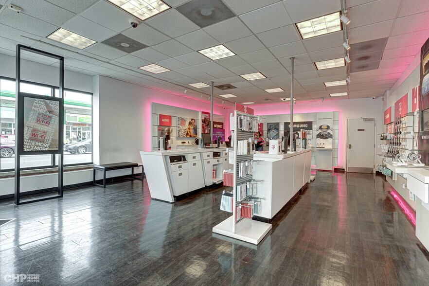 4001 W Montrose Ave, Chicago, IL à louer - Photo de l’immeuble – Image 3 sur 11