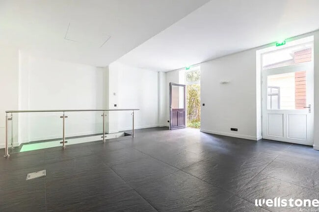 Plus de détails pour Bureau à vendre