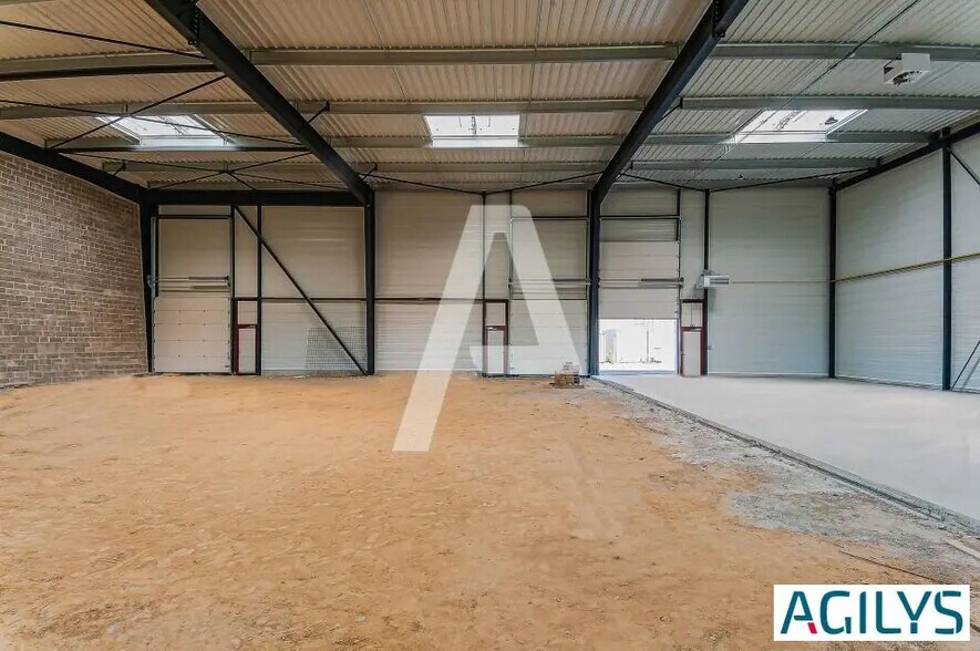 Local d’activités dans Saint-Pierre-du-Perray à louer - Photo intérieure – Image 2 sur 7