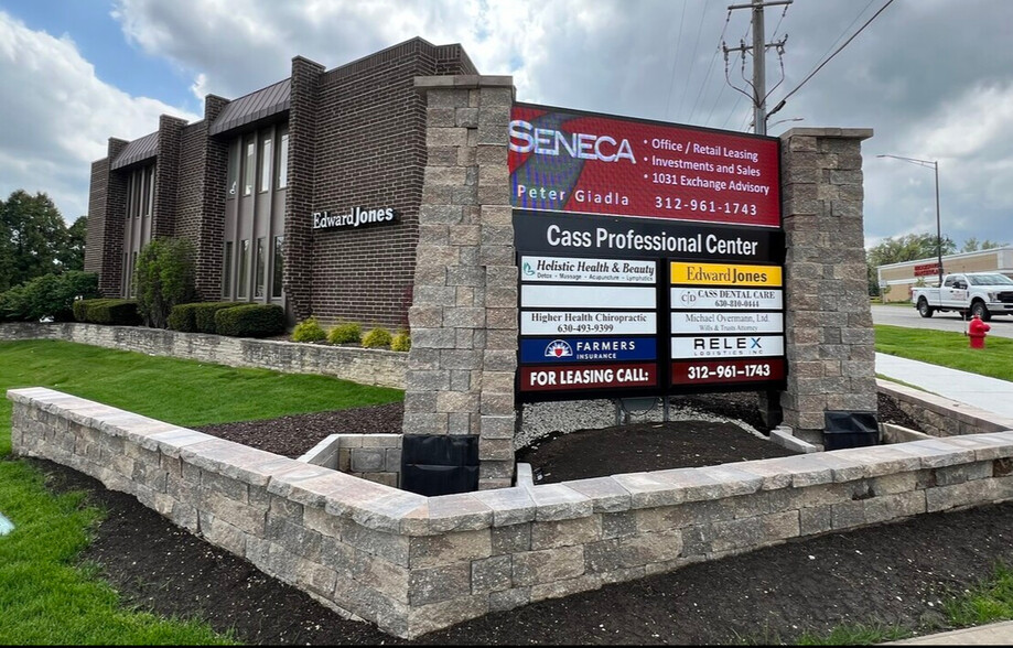 7702 S Cass Ave, Darien, IL à louer - Photo de l’immeuble – Image 1 sur 4