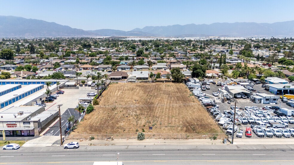17440 Foothill Blvd, Fontana, CA à vendre - Aérien – Image 3 sur 7