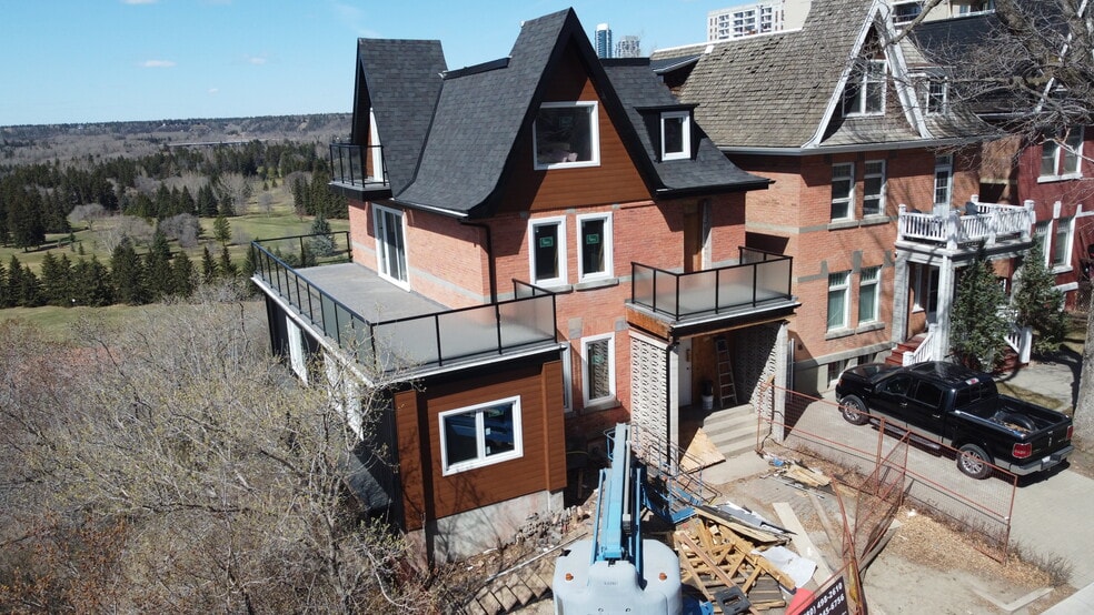 9712 111 St NW, Edmonton, AB à vendre - Photo de l’immeuble – Image 2 sur 8