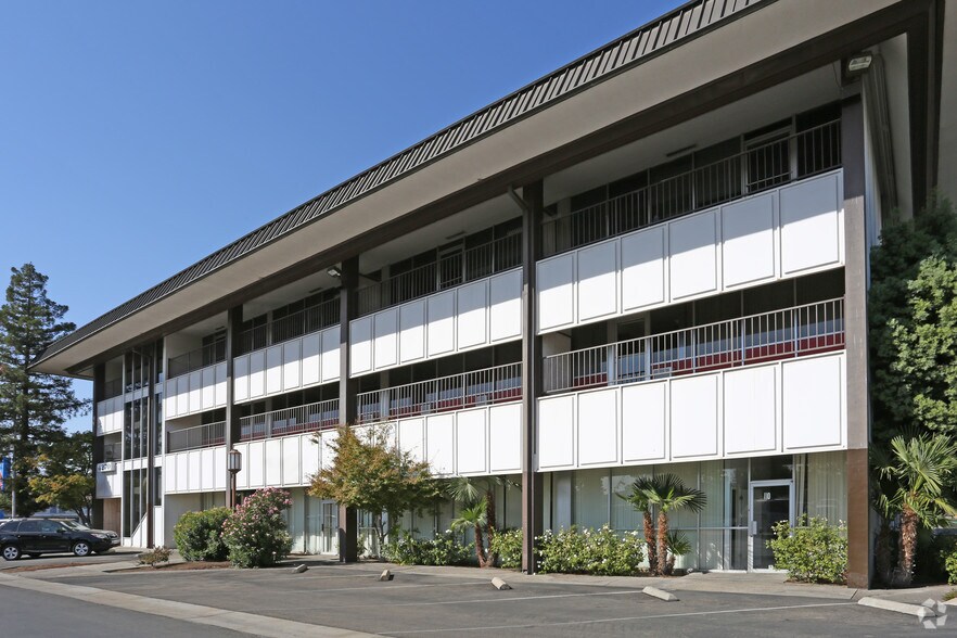 4270 N Blackstone Ave, Fresno, CA à vendre - Photo de l’immeuble – Image 3 sur 28