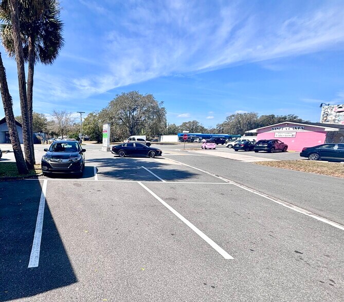 2201 S French Ave, Sanford, FL à louer - Photo de l’immeuble – Image 3 sur 6