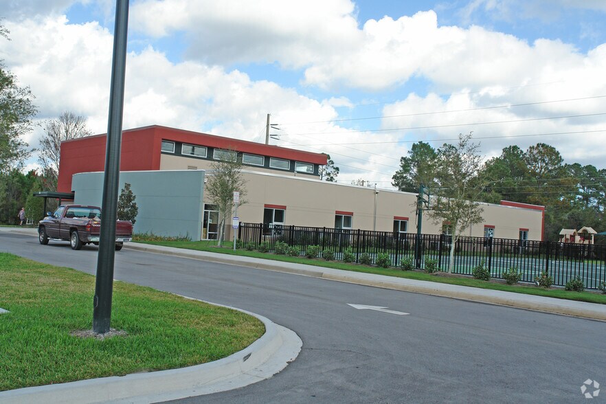 210 Commerce Lake Dr, Saint Augustine, FL à vendre - Photo de l’immeuble – Image 2 sur 29