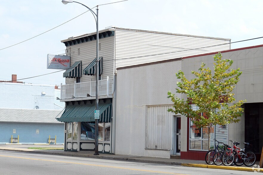 607 N Main St, Evansville, IN à vendre - Photo de l’immeuble – Image 2 sur 27
