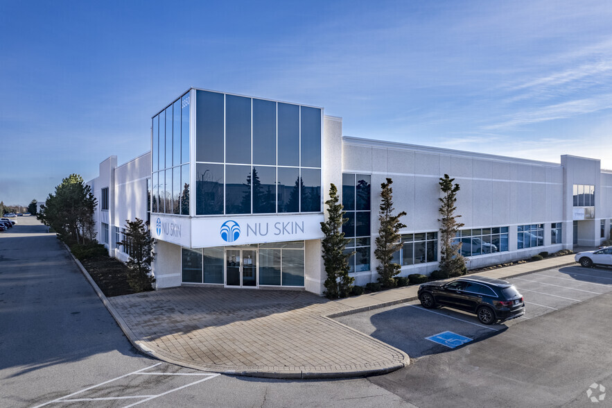 3350 Ridgeway Dr, Mississauga, ON à louer - Photo principale – Image 1 sur 6