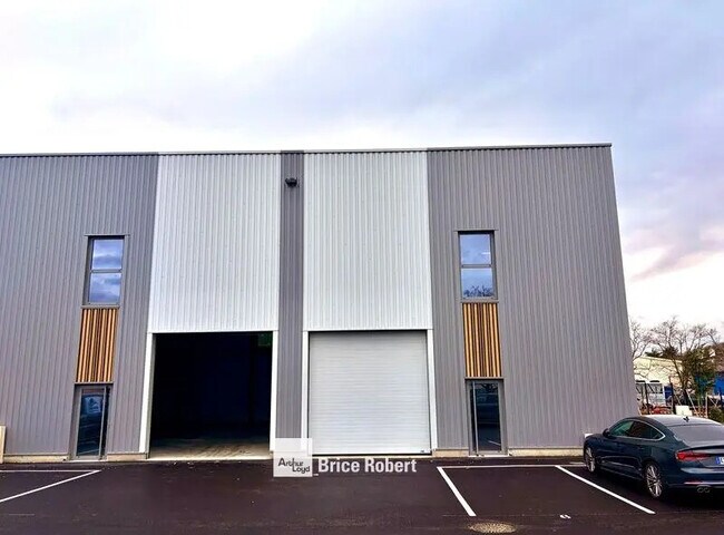 Plus de détails pour Bureau, Local d'activités à louer