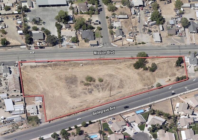 9300 Mission Blvd, Jurupa Valley, CA à vendre - Photo principale – Image 1 sur 3