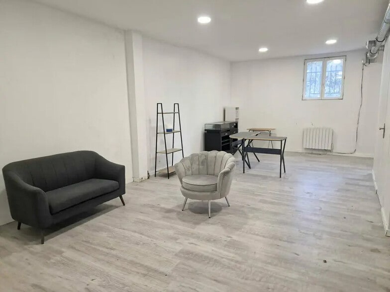 Bureau dans Villiers-le-Bel à louer - Photo de l’immeuble – Image 2 sur 4