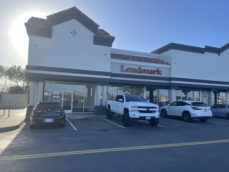 2314 W Kettleman Ln, Lodi, CA à louer - Photo de l’immeuble – Image 2 sur 10