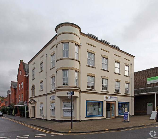 141-143 High St, Crowthorne à louer - Photo principale – Image 1 sur 2