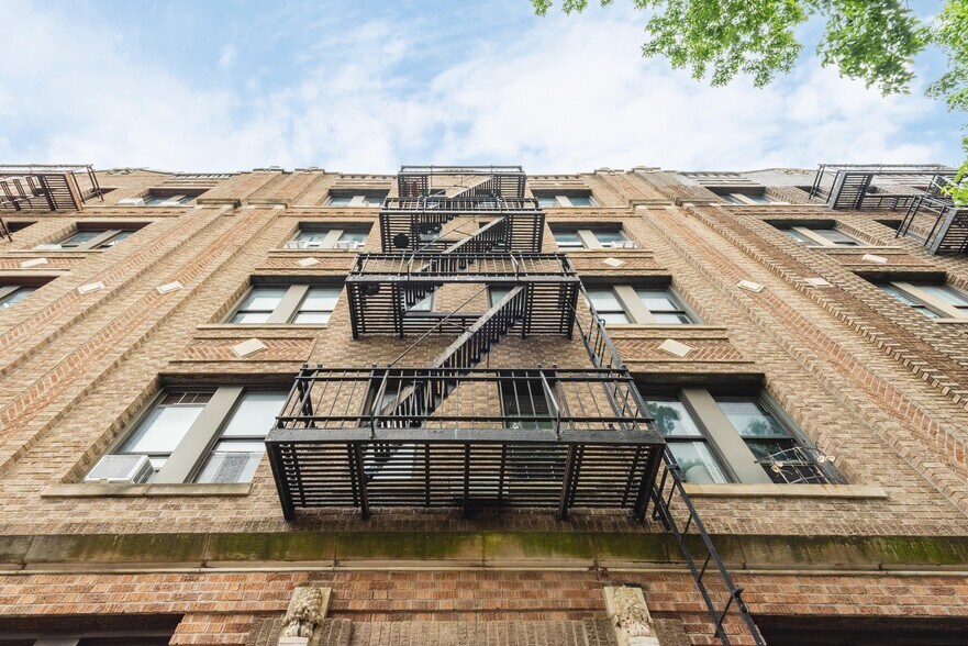 31-15 32nd St, Astoria, NY à vendre - Photo de l’immeuble – Image 3 sur 29