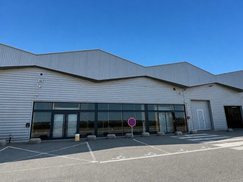 Local commercial dans Gonfreville L Orcher à louer - Photo de l’immeuble – Image 1 sur 4