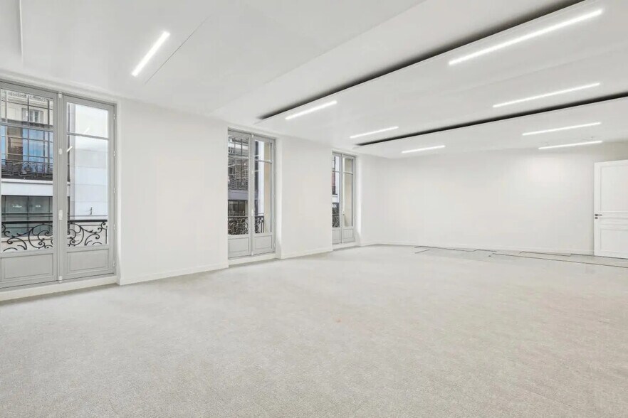122 Rue La Boétie, Paris à louer - Photo de l’immeuble – Image 3 sur 14