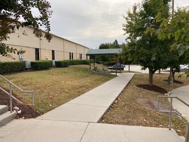 3429 Regal Dr, Alcoa, TN à louer - Photo de l’immeuble – Image 3 sur 21