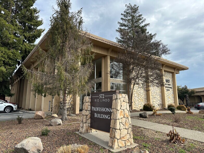 572 Rio Lindo Ave, Chico, CA à vendre - Photo de l’immeuble – Image 3 sur 12