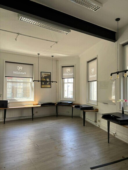 22 Warren St, Londres à louer - Photo de l’immeuble – Image 3 sur 9