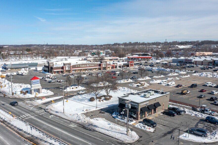 1105-1119 Riverdale St, West Springfield, MA à louer - Photo de l’immeuble – Image 3 sur 7
