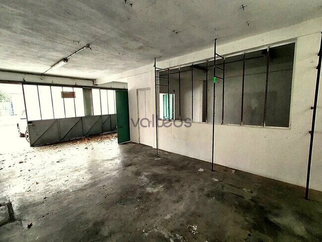 Plus de détails pour Local d’activités à vendre