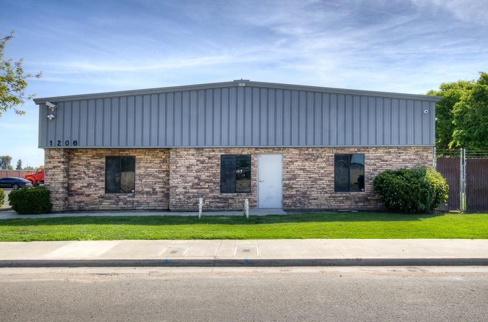 1206 S O St, Tulare, CA à vendre Photo de l’immeuble– Image 1 sur 20