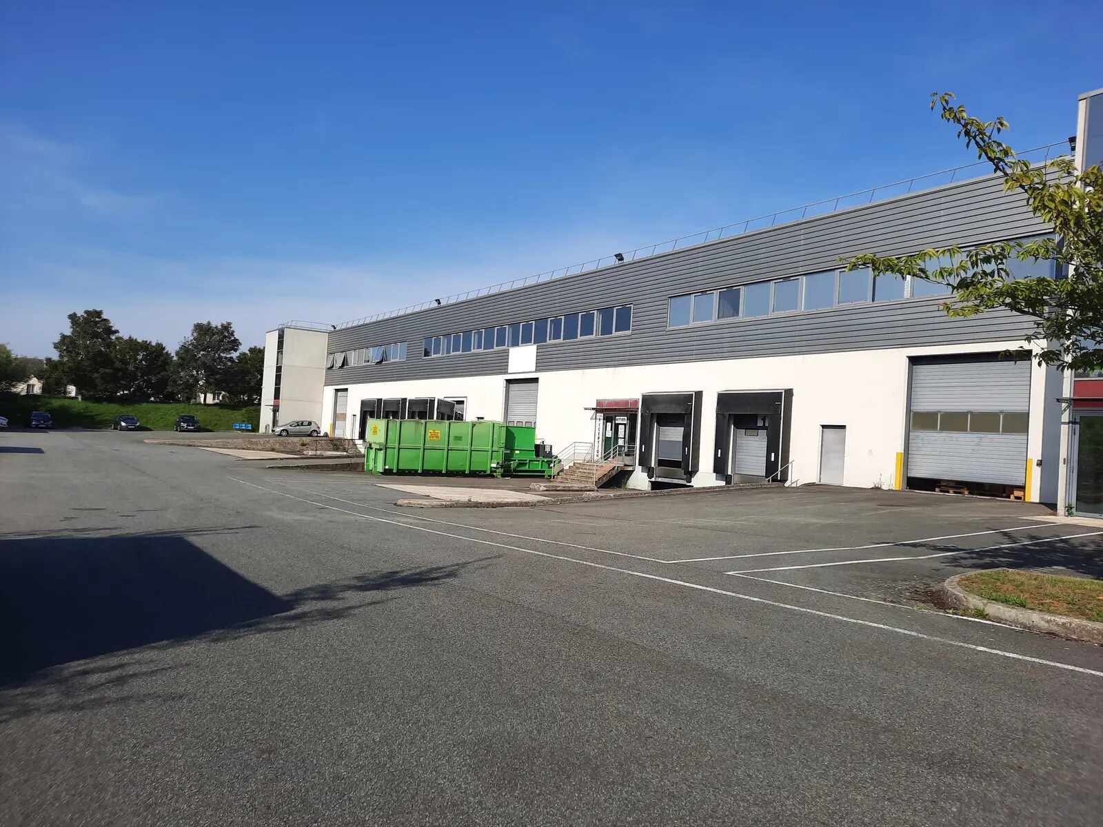 Industriel/Logistique dans Tigery à louer Photo de l’immeuble– Image 1 sur 5