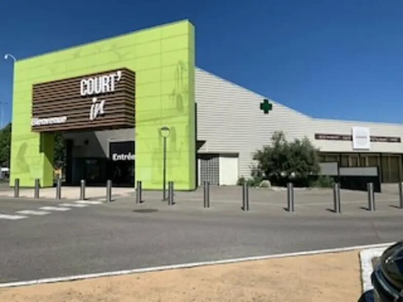 Local commercial dans Avignon à vendre - Photo de l’immeuble – Image 1 sur 8