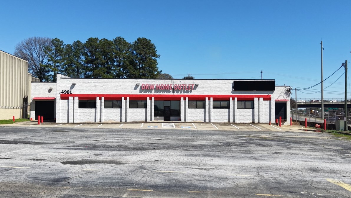 4901 Old National Hwy, College Park, GA à louer Photo de l’immeuble– Image 1 sur 4