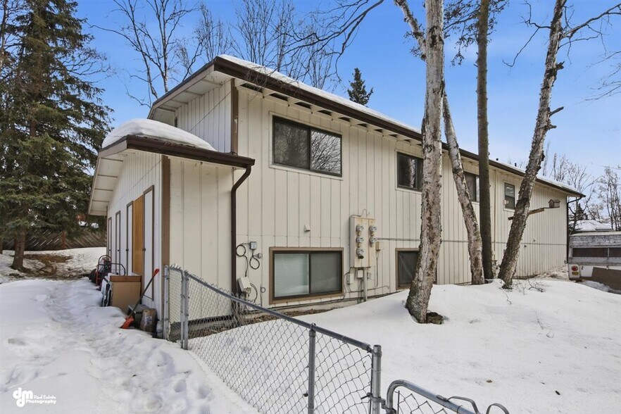 12521 Tanada Loop, Anchorage, AK à vendre - Photo de l’immeuble – Image 3 sur 44