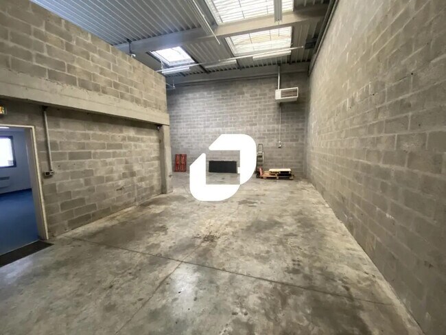 Plus de détails pour Bureau, Local d'activités à louer