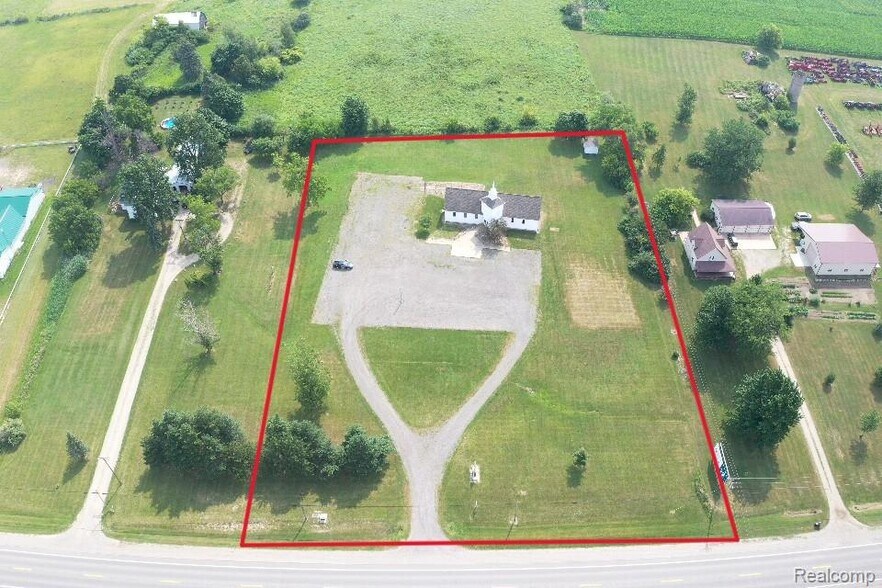 3909 S Van Dyke Rd, Marlette, MI à vendre - Photo principale – Image 2 sur 39