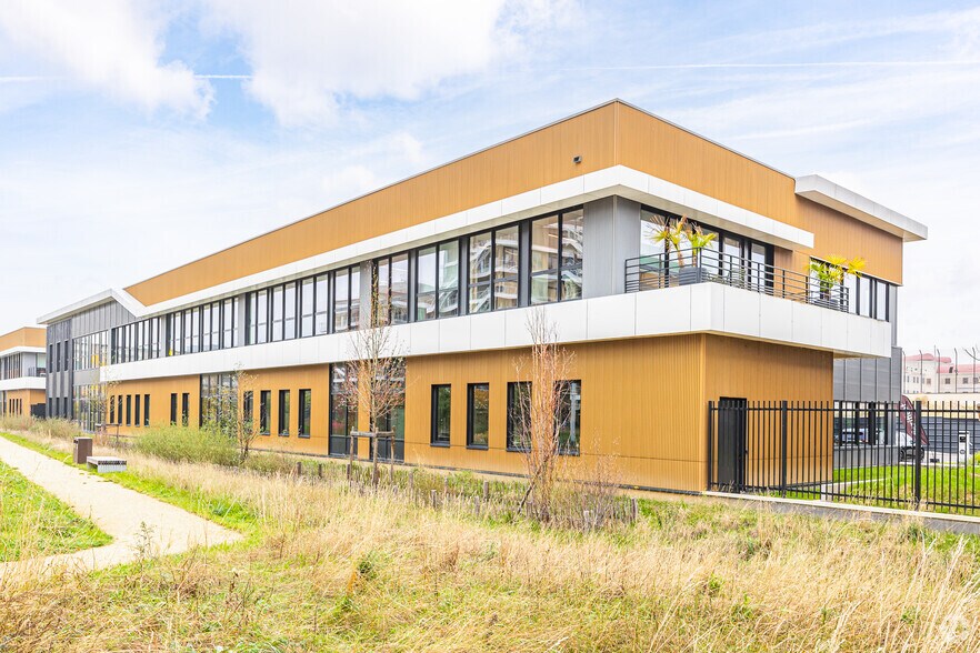 Local d’activités dans Nanterre à louer - Photo de l’immeuble – Image 2 sur 3