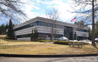 12 Cambridge Dr, Trumbull, CT à louer Photo de l’immeuble– Image 1 sur 1