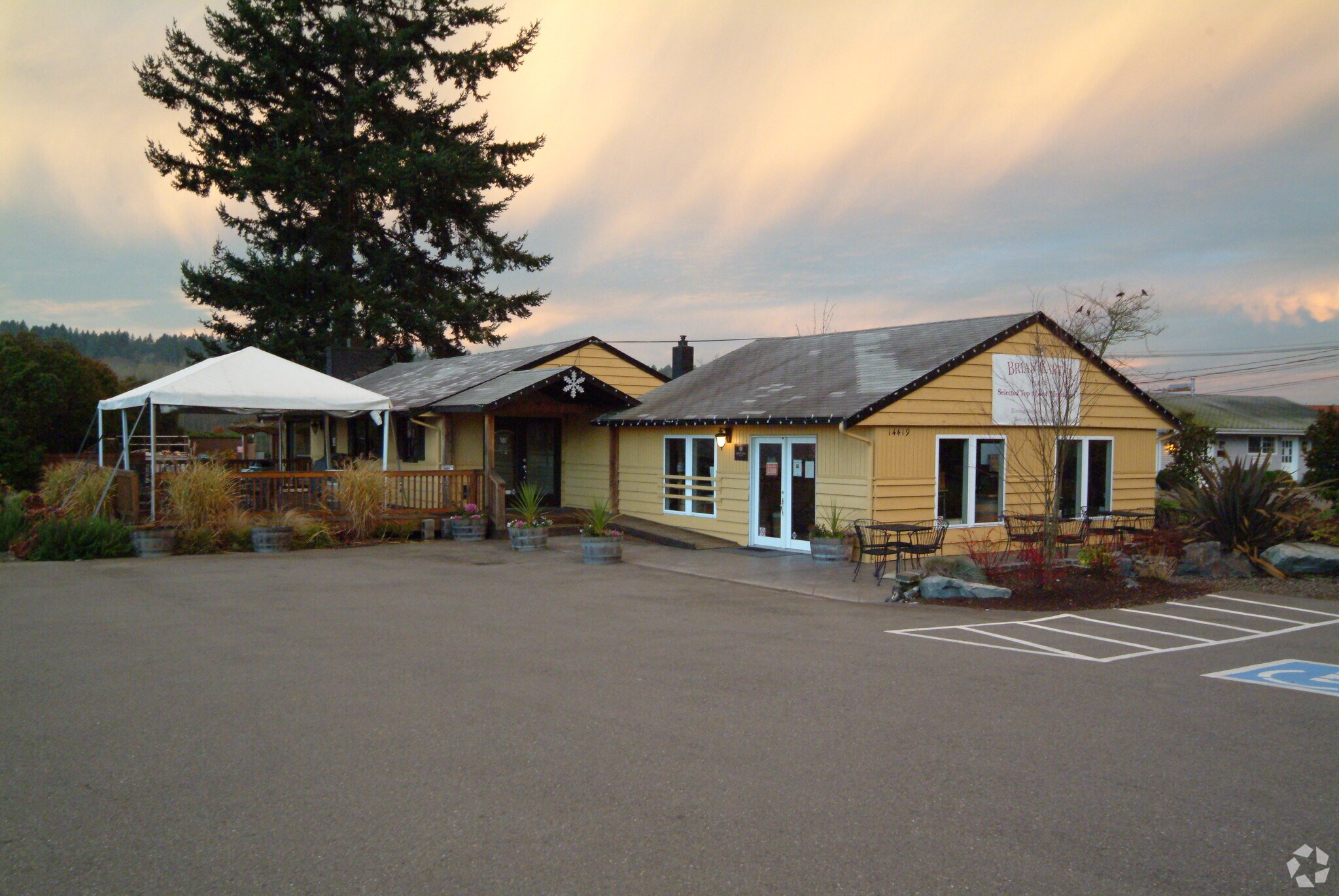 14419 Woodinville Redmond Rd NE, Woodinville, WA à louer Photo de l’immeuble– Image 1 sur 6