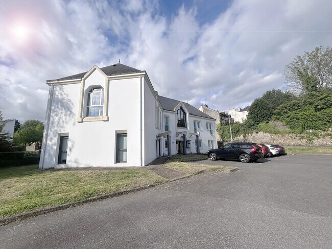 Plus de détails pour Rue Des Tanneries, Quimperlé - Bureau à louer