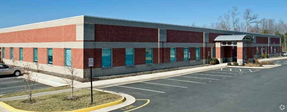 16442 Commerce Dr, Dahlgren, VA à louer - Photo de l’immeuble – Image 2 sur 3
