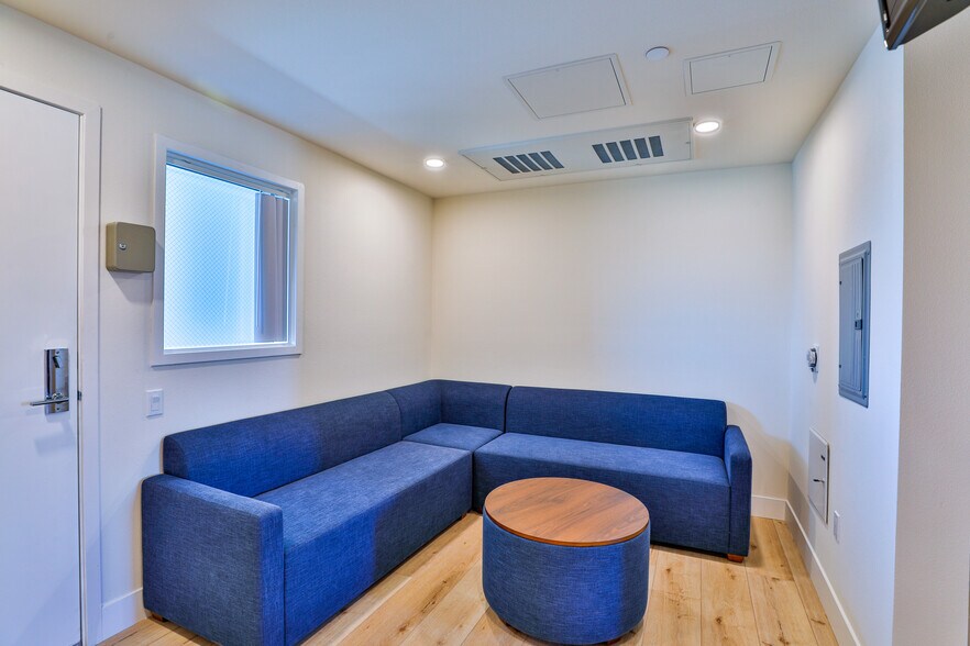 1073 Exposition Blvd, Los Angeles, CA à vendre - Photo de l’immeuble – Image 3 sur 19