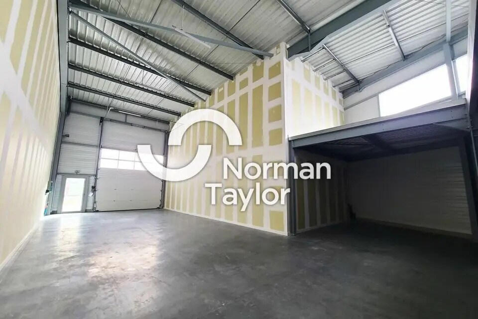 Local d’activités dans Saint-Martin-de-Seignanx à louer Photo de l’immeuble– Image 1 sur 6