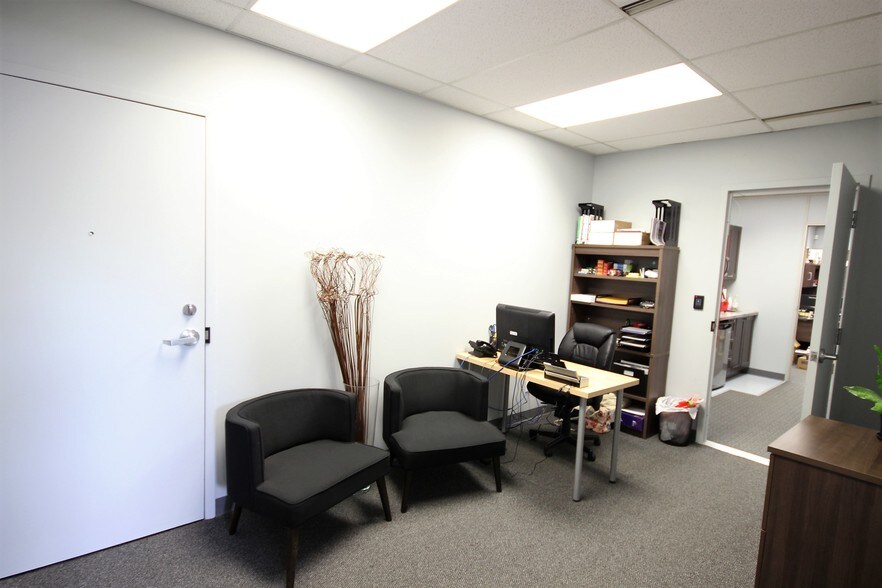 1701 Woodward Dr, Ottawa, ON à louer - Photo intérieure – Image 3 sur 10