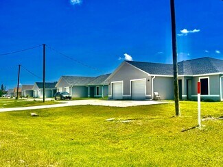 Plus de détails pour 3603 SW 8th Pl, Cape Coral, FL - Logement à vendre