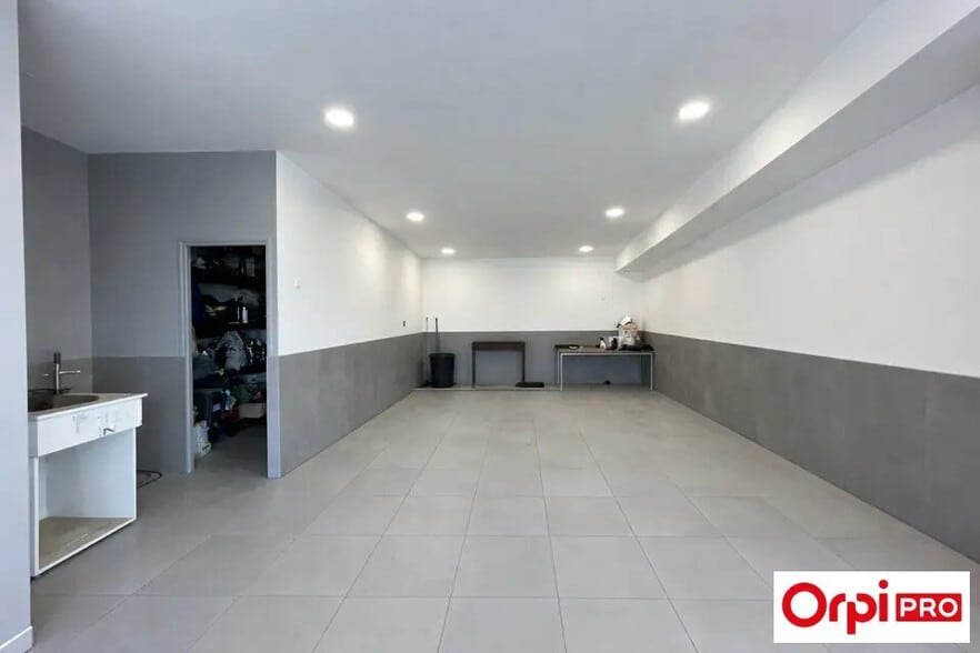 Local commercial dans Chuzelles à vendre - Photo intérieure – Image 3 sur 6